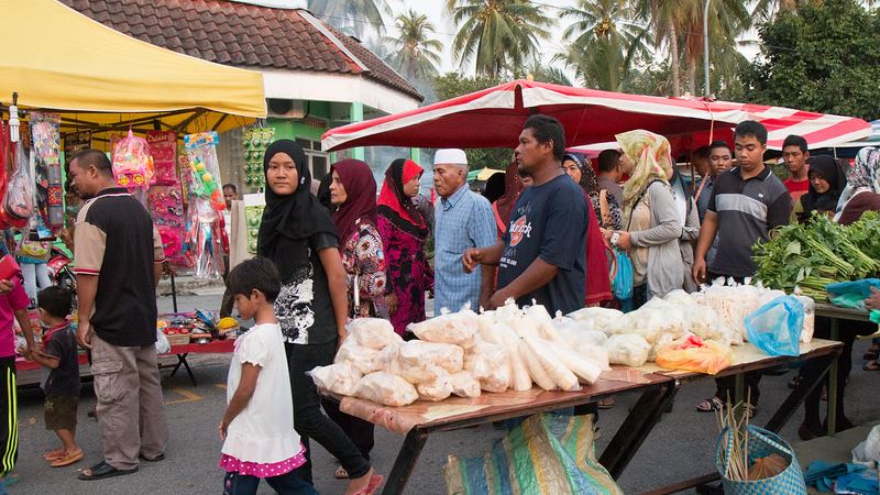 Air Hangat Friday Night Market